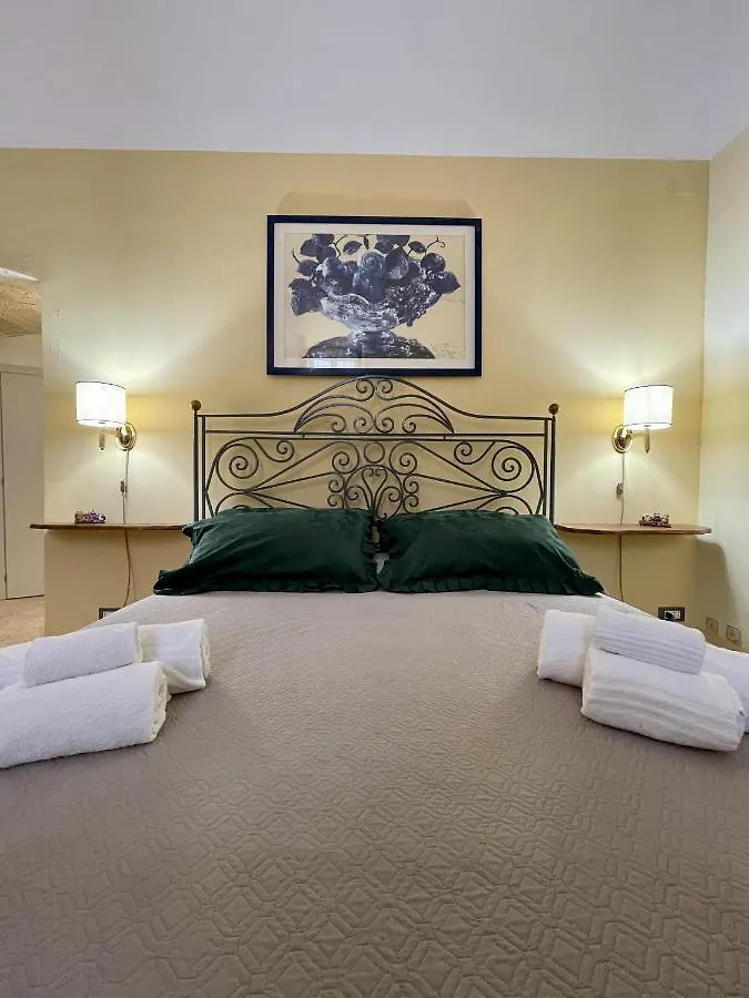 Bed and Breakfast 4 Balconi Rooms- Dimora Arditi B&B Λέτσε