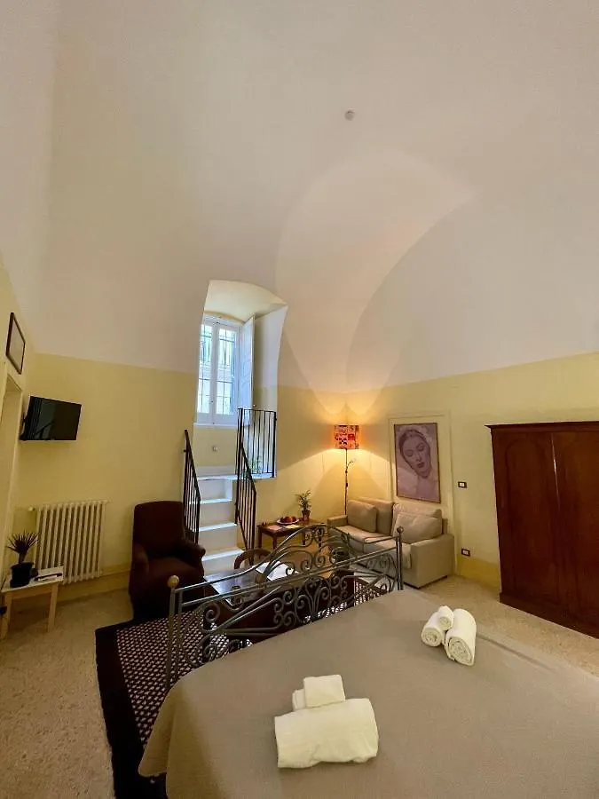 4 Balconi Rooms- Dimora Arditi B&B Lecce Bed & Breakfast