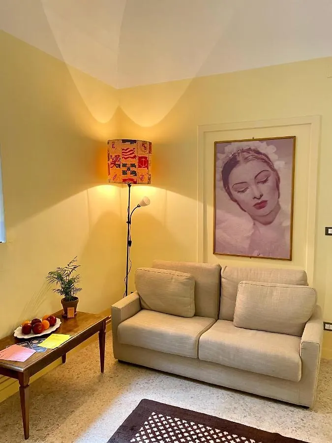 4 Balconi Rooms- Dimora Arditi B&B Lecce 0*,