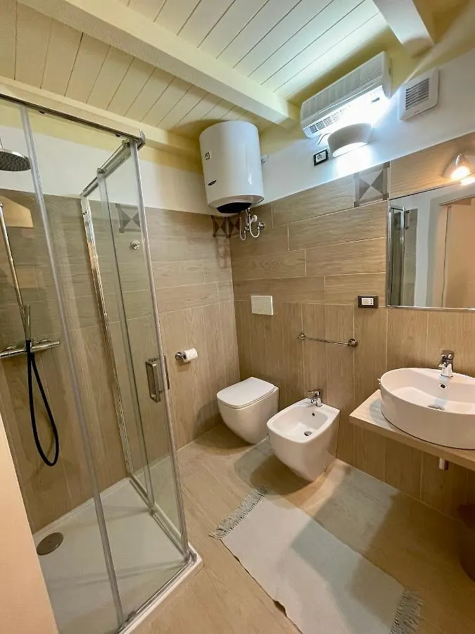4 Balconi Rooms- Dimora Arditi B&B Lecce 0*,  Italy